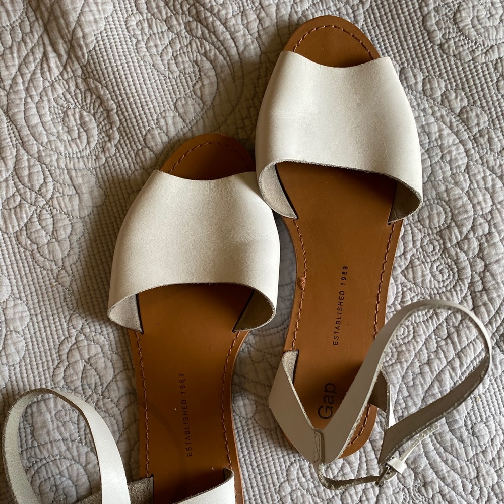 Gap sandals